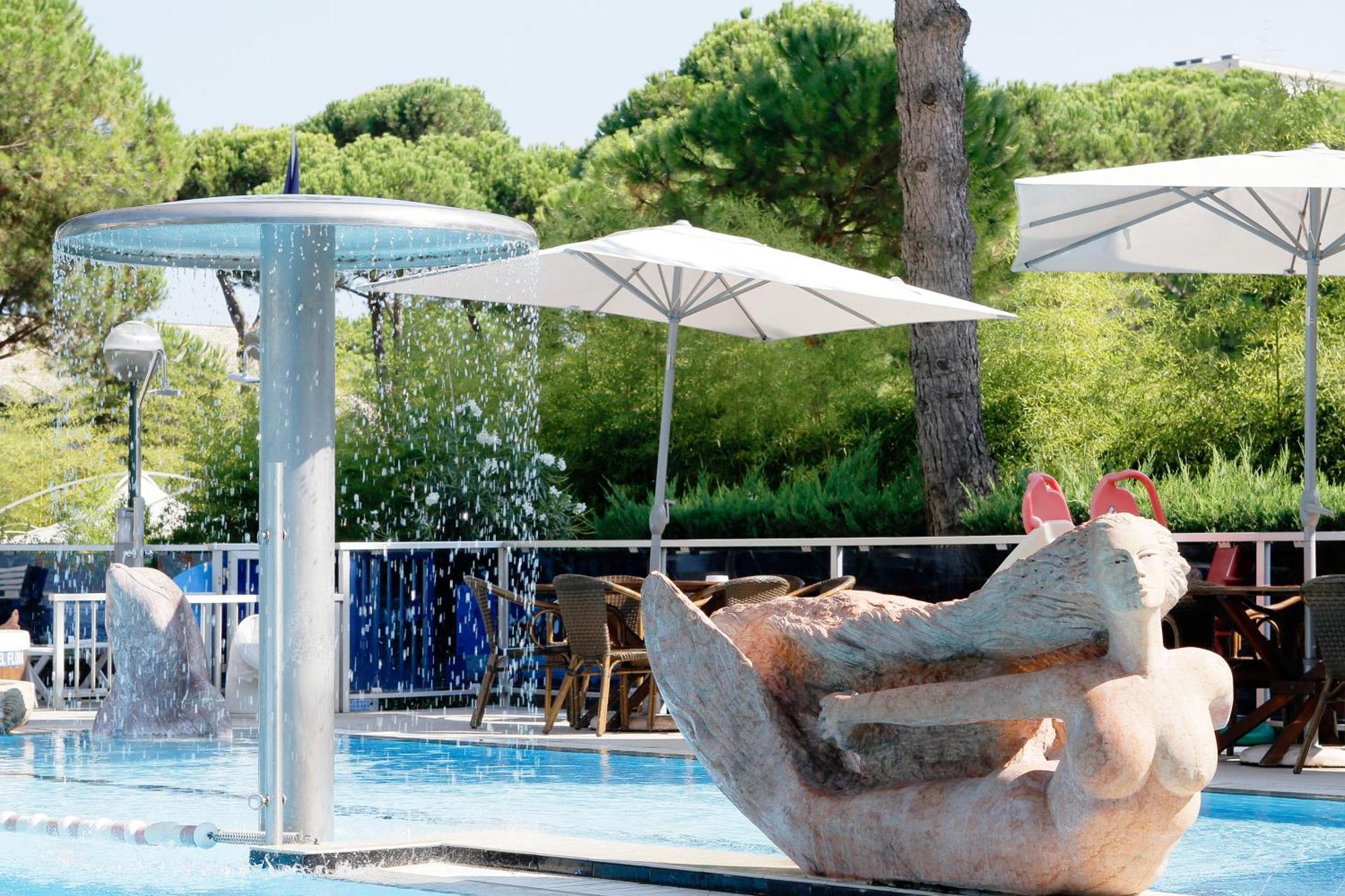 Hotel Flora Milano Marittima Bagian luar foto