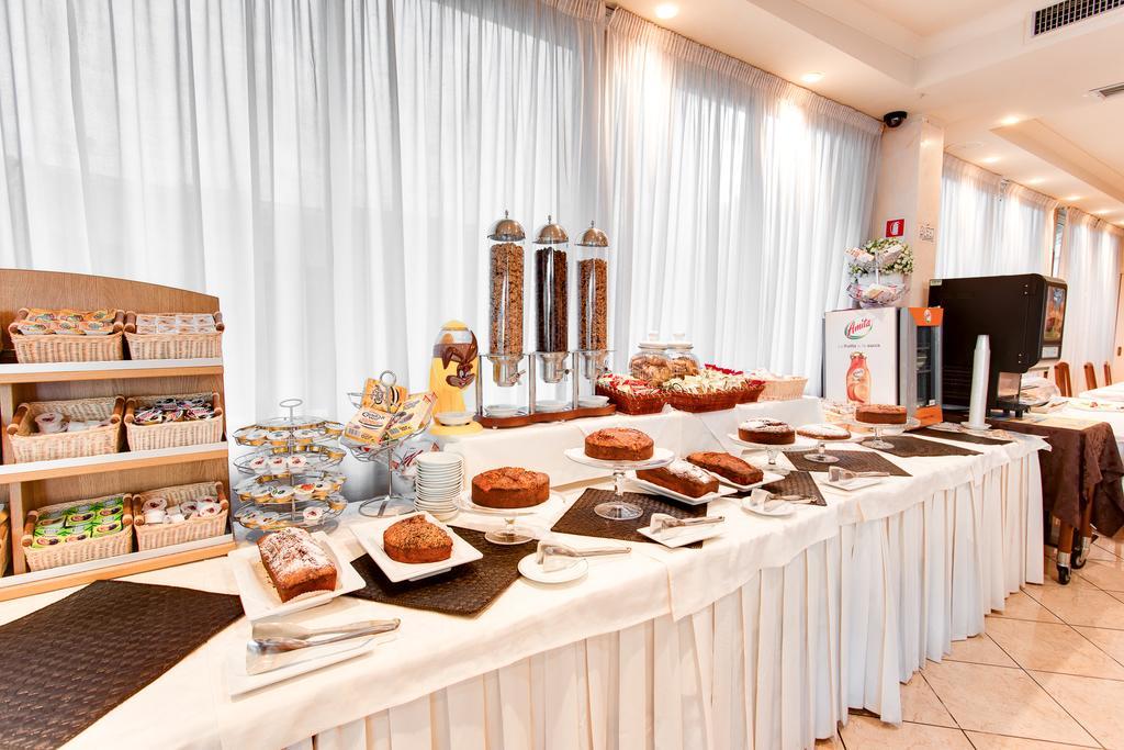Hotel Flora Milano Marittima Bagian luar foto