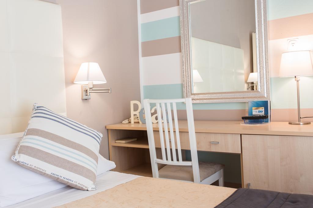 Hotel Flora Milano Marittima Bagian luar foto