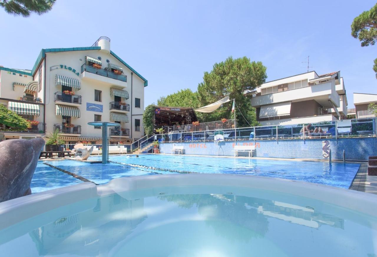Hotel Flora Milano Marittima Bagian luar foto