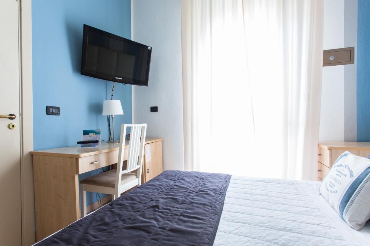 Hotel Flora Milano Marittima Bagian luar foto