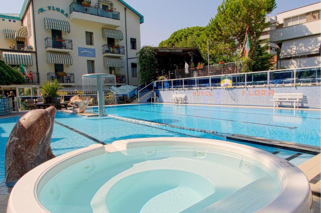 Hotel Flora Milano Marittima Bagian luar foto