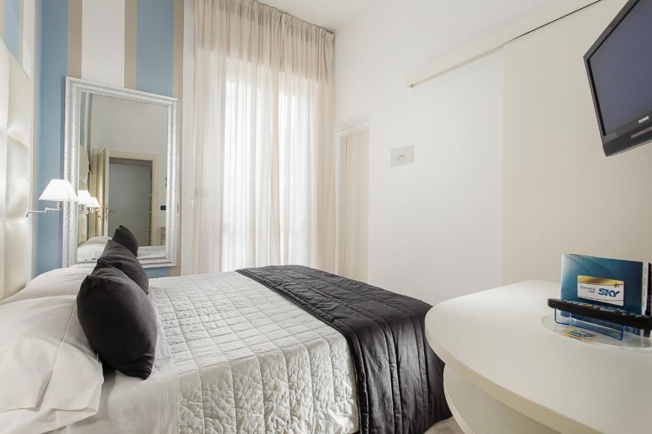 Hotel Flora Milano Marittima Bagian luar foto