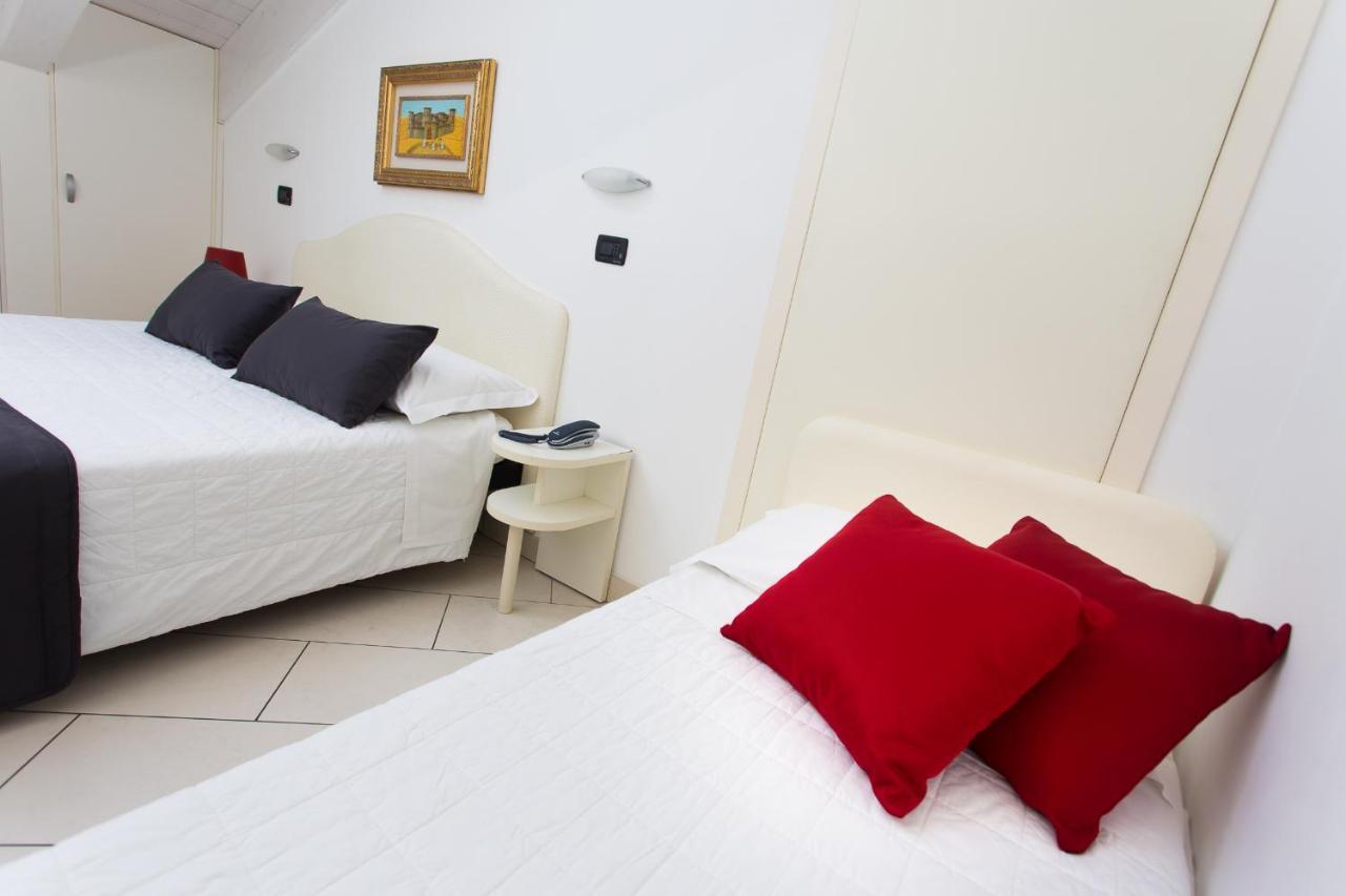 Hotel Flora Milano Marittima Bagian luar foto